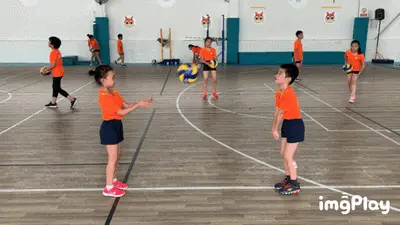 75分钟 ｜🔄｜ 本场首次换人 ⚪⚫ 🟢 若昂·马里奥、奥蓬达登场 🔴 麦肯尼、大卫被换下 #萨索洛vs尤文 [0-3] 来源：尤文官方推特