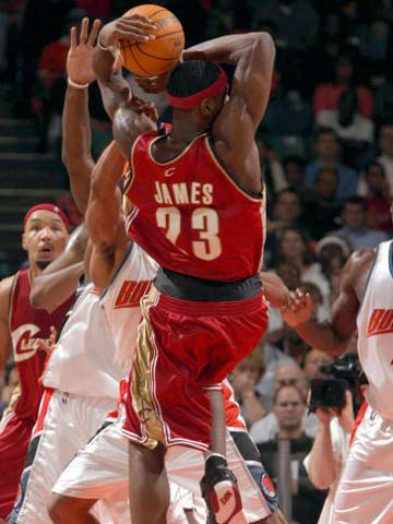 他经常在比 他经常在比