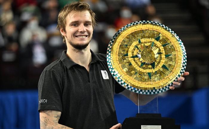 0最大的不 0最大的不